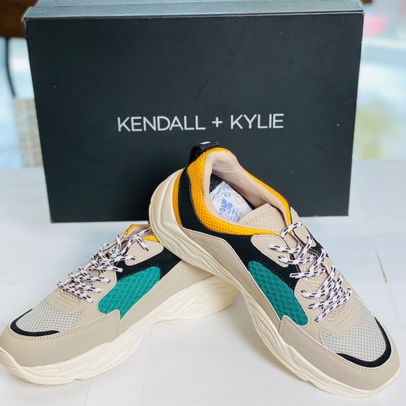 Kendall + Kylie sneakers - Picture 1 of 7